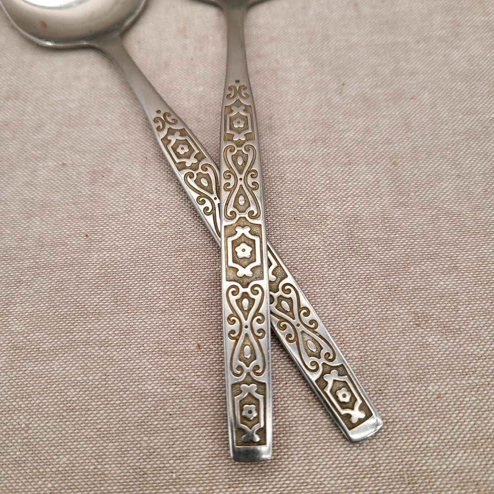 Oneida Deluxe SPANISH MOOD Stainless Steel 8.5” Set of 2 Pastry Servers